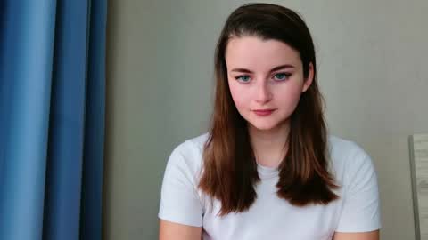 lana_gl online show from May 26, 6:41 am
