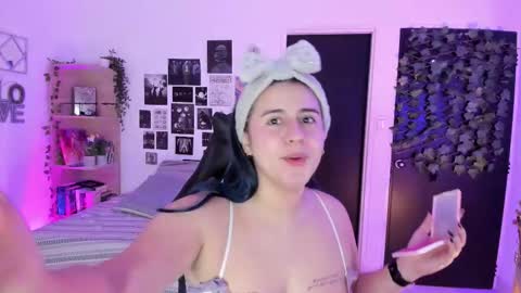 lanaherondale_ online show from December 2, 9:07 am