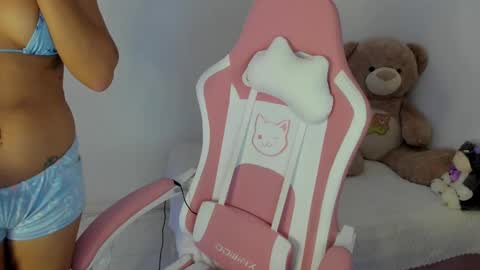 Snapshot of lanarouse1 chatting on February 13, 5:05 am Lana  online show from February 13, 5:05 am