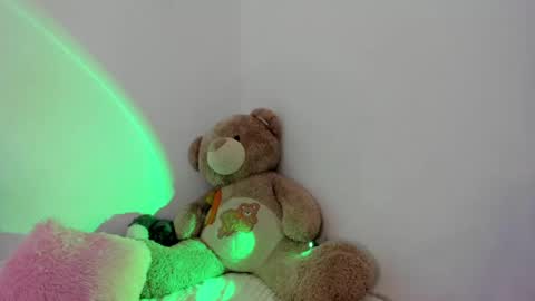 Snapshot of lanarouse1 chatting on February 4, 4:05 am Lana  online show from February 4, 4:05 am