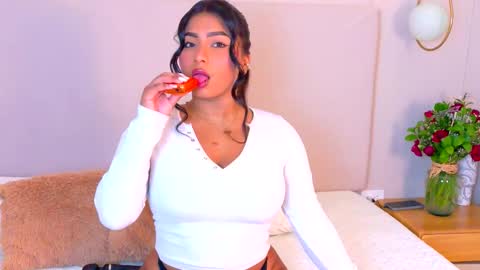 Lana online show from February 22, 1:58 pm