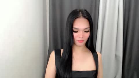 lanawyatt_ online show from November 4, 4:19 pm