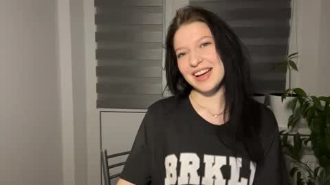 Sarah online show from March 3, 6:15 pm