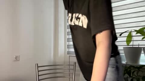 Sarah online show from February 16, 2:04 pm