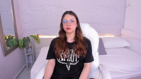Lanna online show from June 4, 2:34 pm