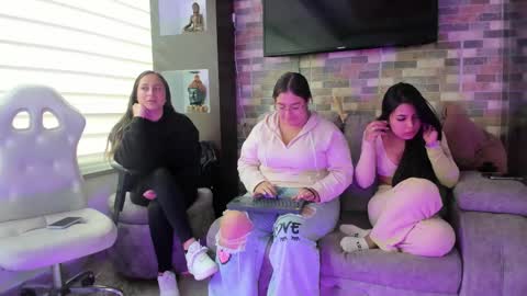 lanna_as online show from February 17, 1:32 pm