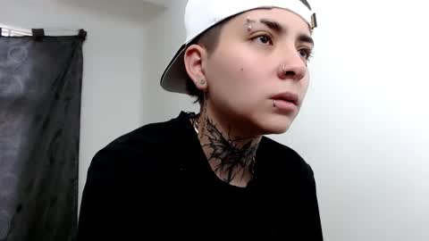 Snapshot of lannie_gonzales chatting on March 5, 12:33 pm LANNIE online show from March 5, 12:33 pm