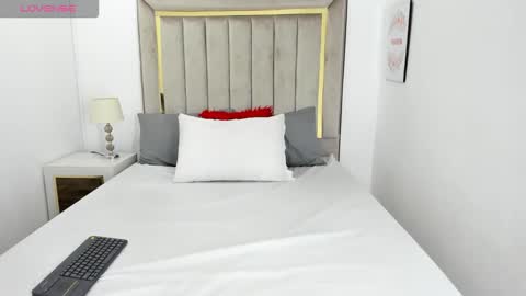 Julian online show from November 8, 7:06 pm