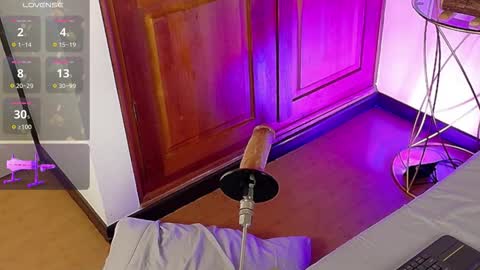 Lara Gill online show from December 19, 9:10 pm