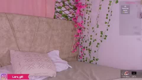 Lara Gill online show from April 18, 7:58 pm