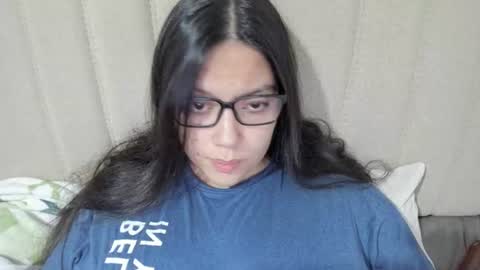 Snapshot of laracamille chatting on February 27, 2:35 am lara online show from February 27, 2:35 am