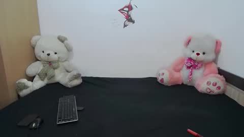 larapoison online show from November 18, 6:00 pm