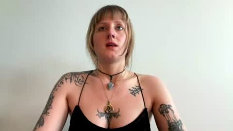 Lara online show from June 24, 5:20 pm