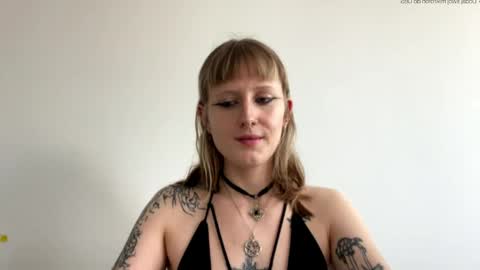 Lara online show from May 21, 3:51 pm