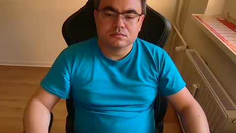 latexboy893 online show from June 20, 6:36 pm