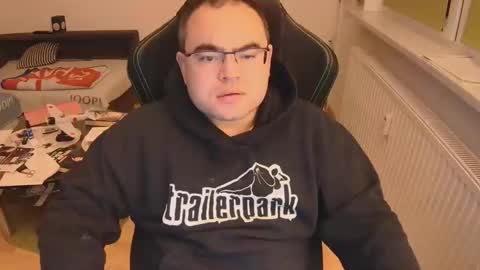 latexboy893 online show from November 18, 7:06 pm