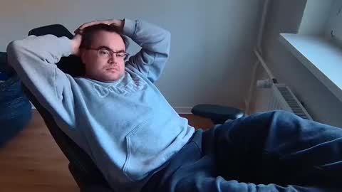 latexboy893 online show from March 8, 3:27 pm