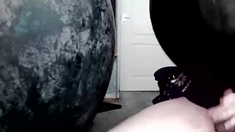 latexchris77 online show from February 1, 8:55 am