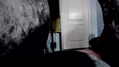 latexchris77 online show from February 18, 9:31 am