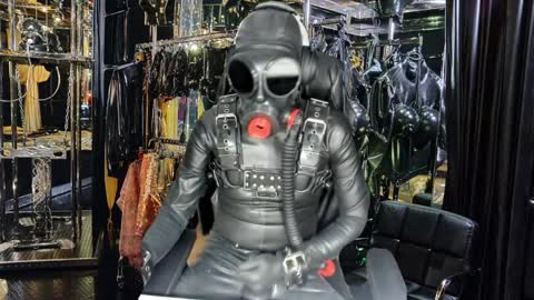 latexlover202 online show from April 1, 9:56 pm