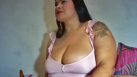 Snapshot of latincurvy1992 chatting on February 17, 4:09 am latincurvy1992 online show from February 17, 4:09 am