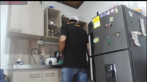 latinmartin254 online show from May 17, 3:27 am