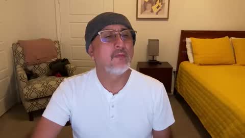 QS - INDEPENDENT MODEL online show from November 17, 6:05 am