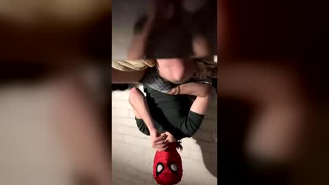 latino_spiderman online show from July 11, 8:01 pm