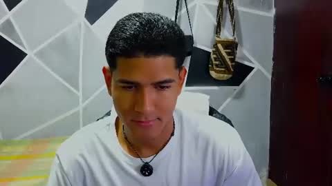 latinohotboy_ online show from June 16, 12:20 pm