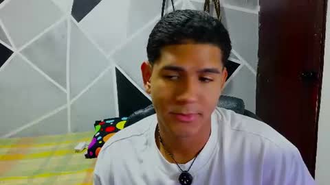 latinohotboy_ online show from June 17, 2:11 pm