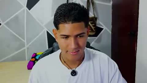 latinohotboy_ online show from June 27, 12:55 pm