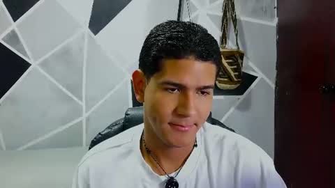 latinohotboy_ online show from June 22, 12:56 pm