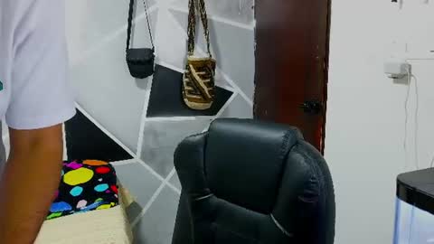 latinohotboy_ online show from June 26, 12:54 pm