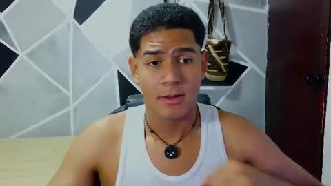 latinohotboy_ online show from June 30, 12:32 am