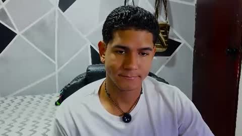latinohotboy_ online show from June 20, 11:49 am