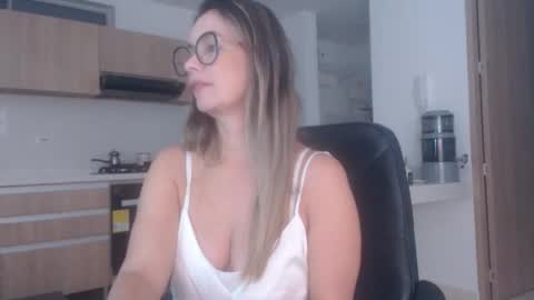 latinpaprika online show from April 16, 11:10 am