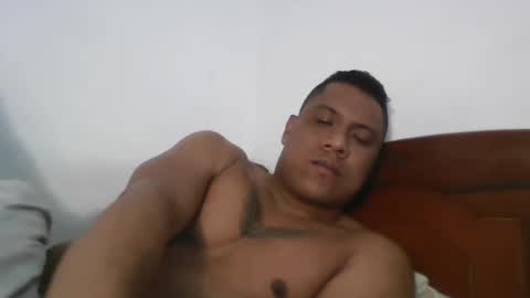 Snapshot of latinrayf chatting on December 18, 3:58 am latinrayf online show from December 18, 3:58 am