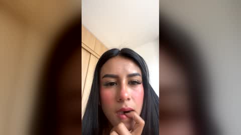 Laura Valmont online show from March 18, 2:01 pm