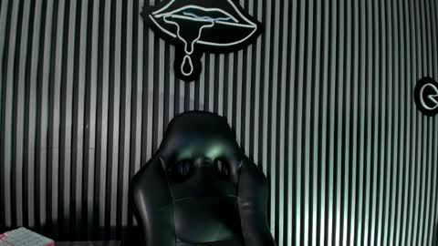 Laura online show from February 26, 4:05 pm