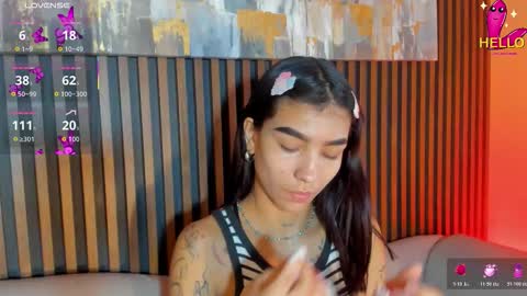 Laura online show from December 19, 1:06 pm