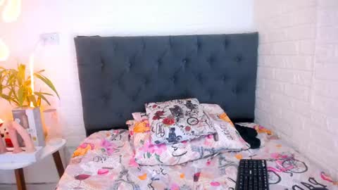 LAURA online show from April 18, 7:58 pm