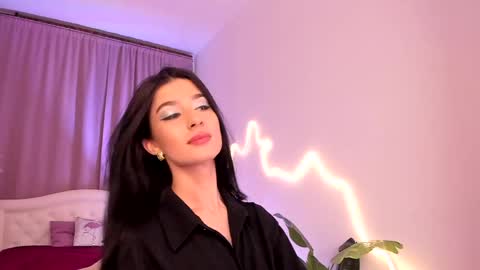 Laura online show from April 12, 9:19 pm