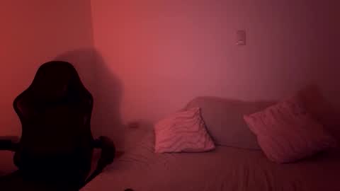 laura online show from February 1, 2:08 am