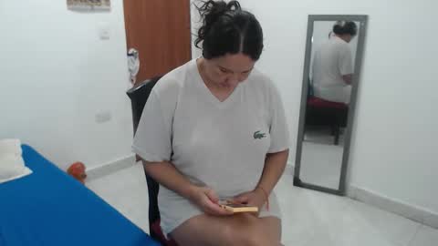 laura_foxx2379 online show from December 23, 1:34 am