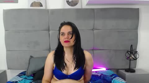 Snapshot of laura_hotties chatting on February 22, 4:51 pm laura hotties online show from February 22, 4:51 pm
