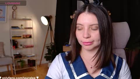 Snapshot of laura_lee chatting on October 10, 1:55 am Laura Lee. online show from October 10, 1:55 am