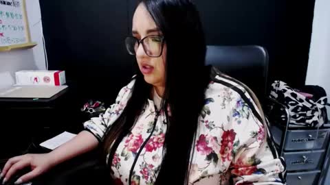 Laura londoo online show from February 13, 6:41 am