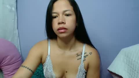 Snapshot of lauracb_ chatting on January 3, 12:51 pm lauracb          online show from January 3, 12:51 pm