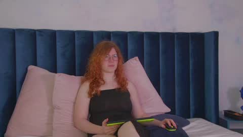 Laura online show from May 12, 5:00 pm