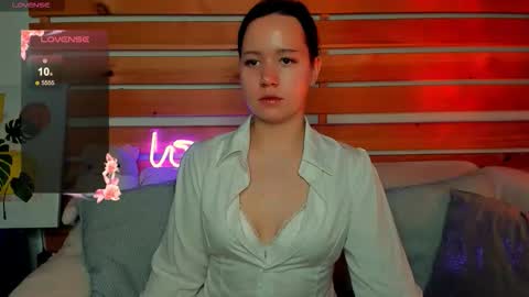 Snapshot of lauraellinss chatting on October 10, 8:42 am Laura online show from October 10, 8:42 am